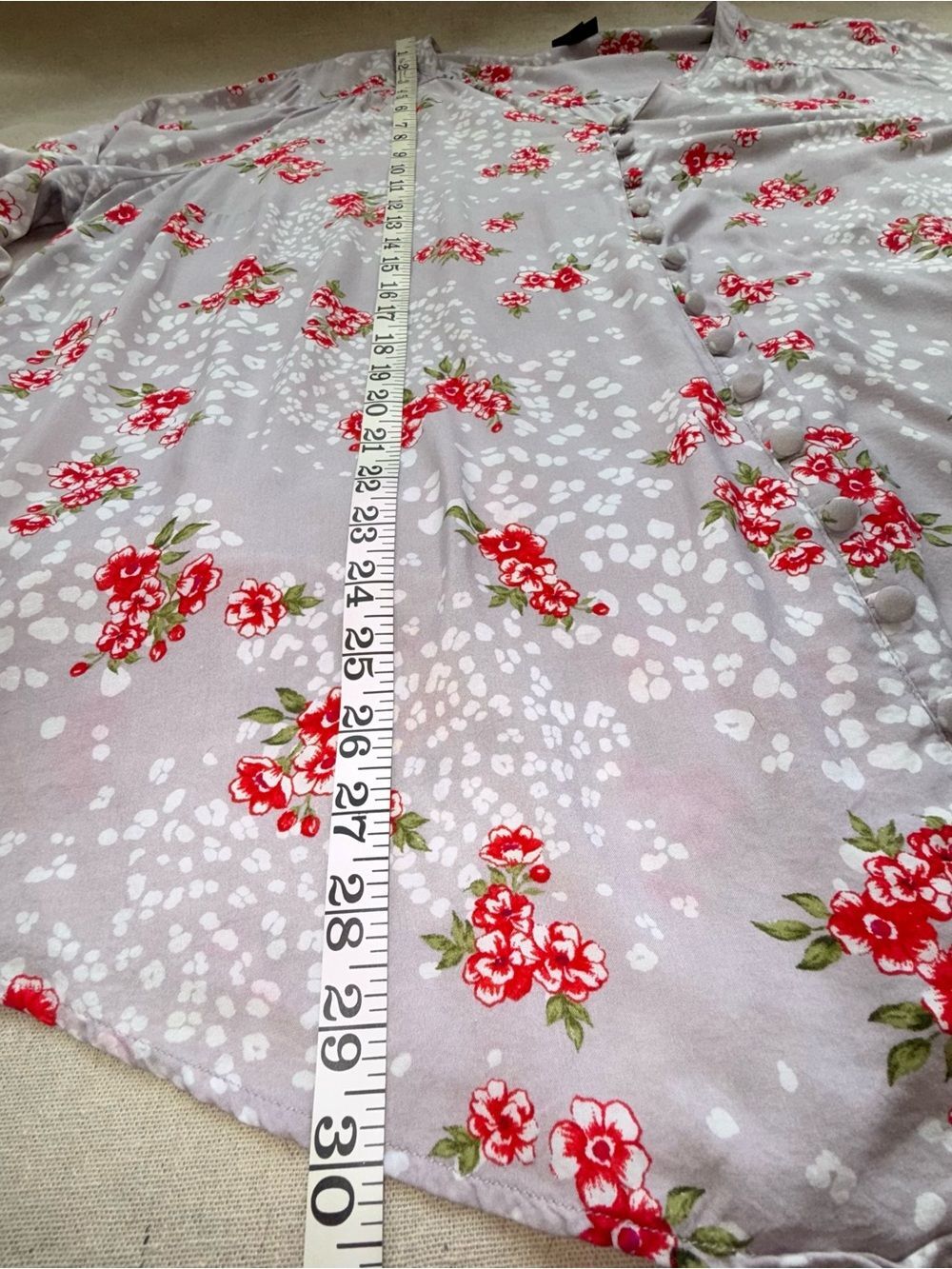 Torrid Women's Blouse Grey with Red Flowers & White Polka Dots Torrid Size 3 - Picture 11 of 13